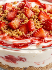No-Bake Strawberry Cheesecake Box Dessert