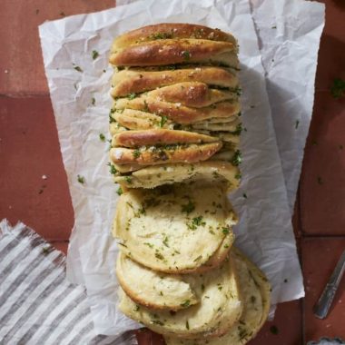 Sourdough Discard Garlic Pull Apart Bread