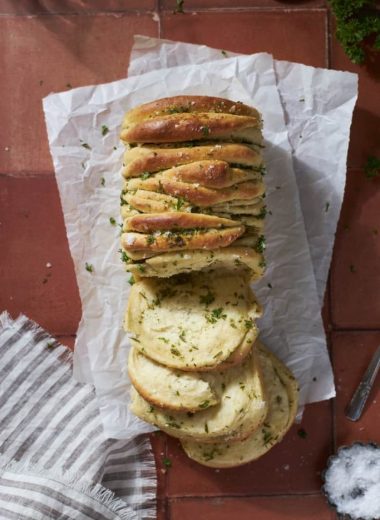 Sourdough Discard Garlic Pull Apart Bread
