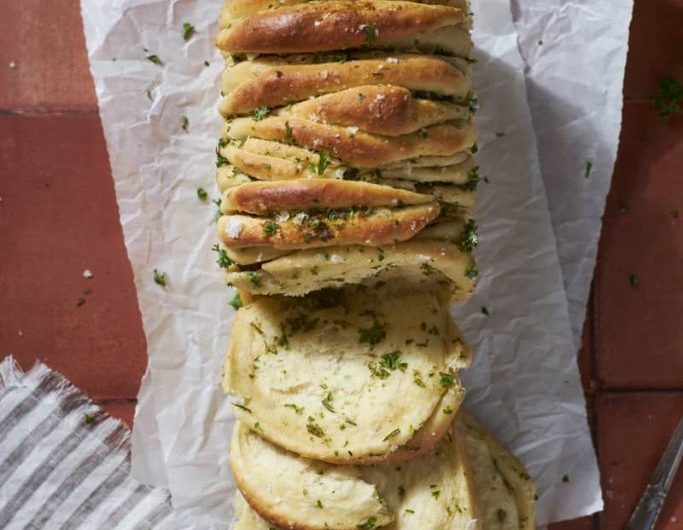 Sourdough Discard Garlic Pull Apart Bread