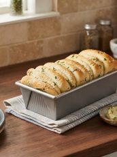 Sourdough Discard Garlic Pull-Apart Bread